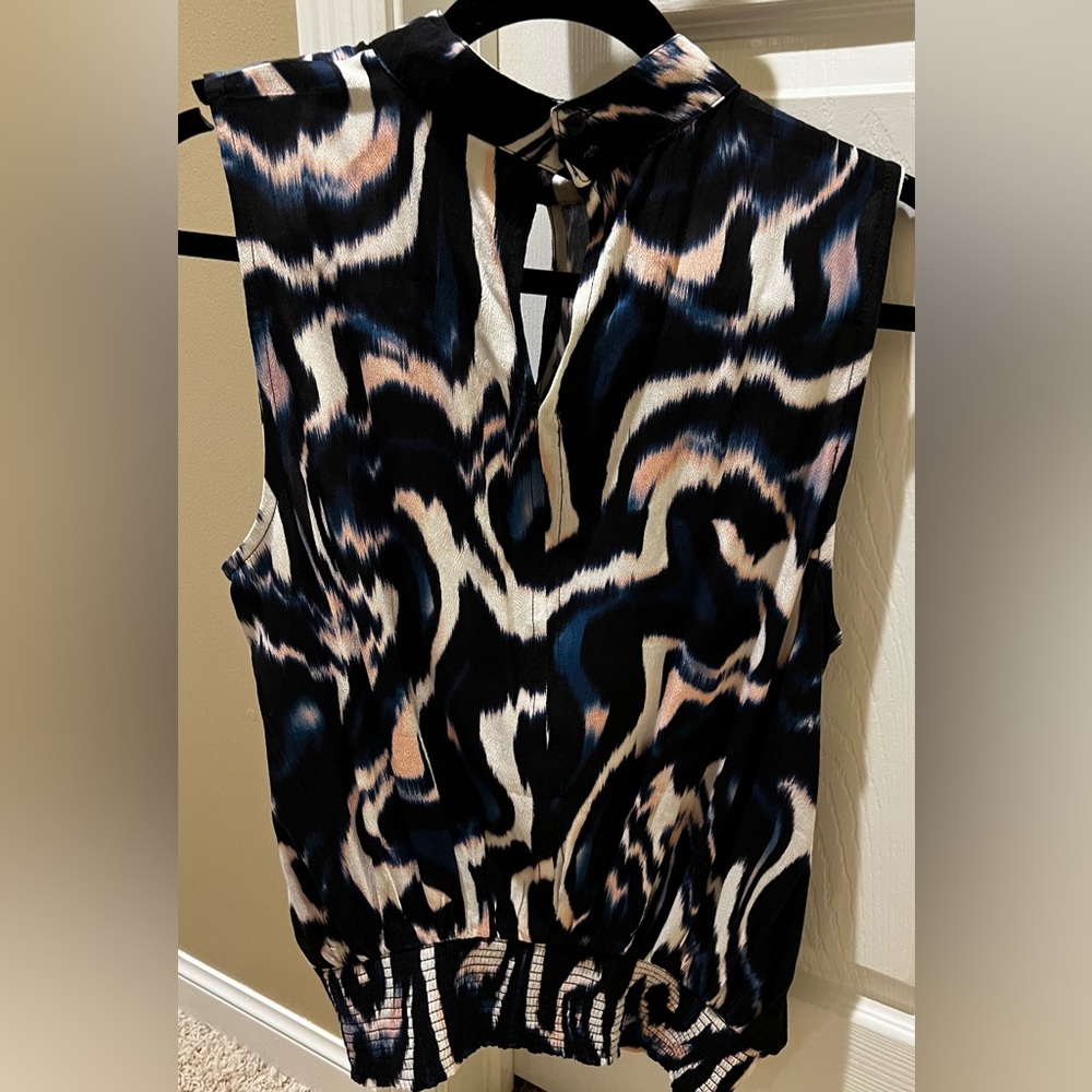 Liverpool Miranda keyhole top size sm
